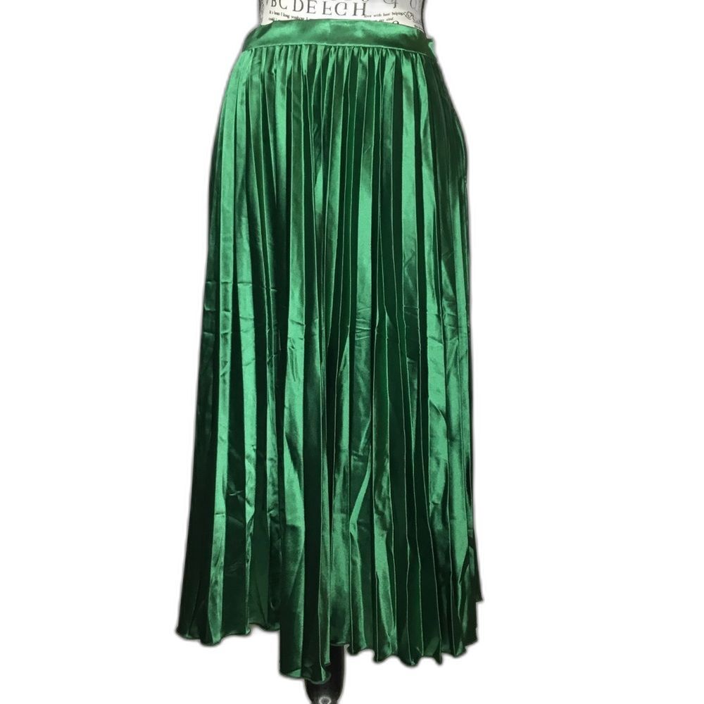Dark green pleated satin maxi skirt size S waist 27” witchy glamorous elegant